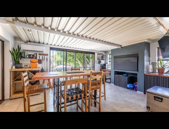 3 BEDROOM HOUSE FOR SALE IN UITZICHT